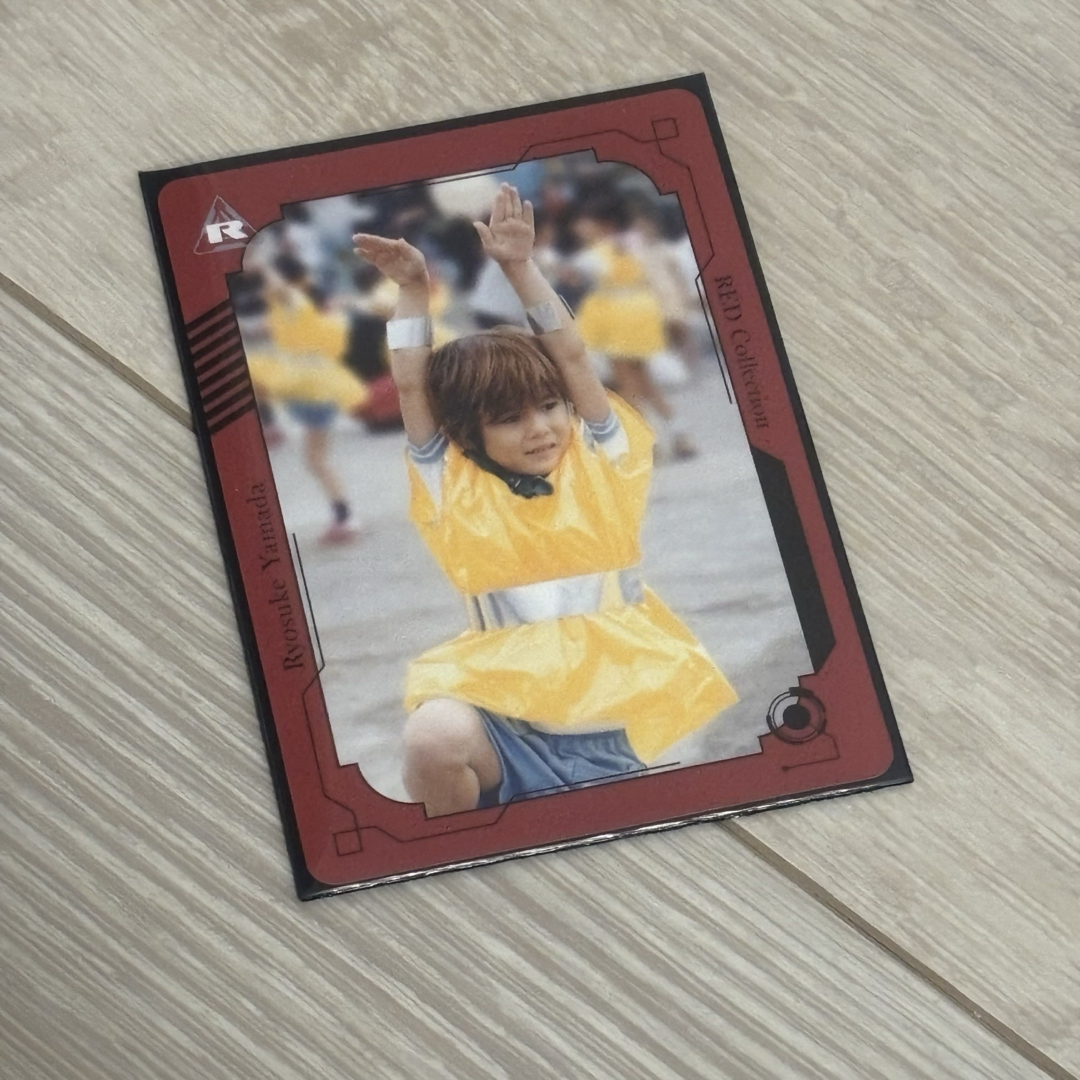 Hey! Say! JUMP(ヘイセイジャンプ)の山田涼介 ビジュアルカード トレカ 匿名配送 エンタメ/ホビーのタレントグッズ(アイドルグッズ)の商品写真