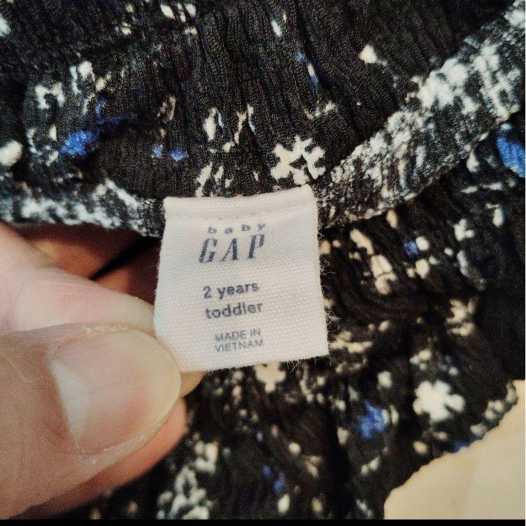 babyGAP(ベビーギャップ)のbaby GAP 花柄フリルスカート95 キッズ/ベビー/マタニティのキッズ服女の子用(90cm~)(スカート)の商品写真