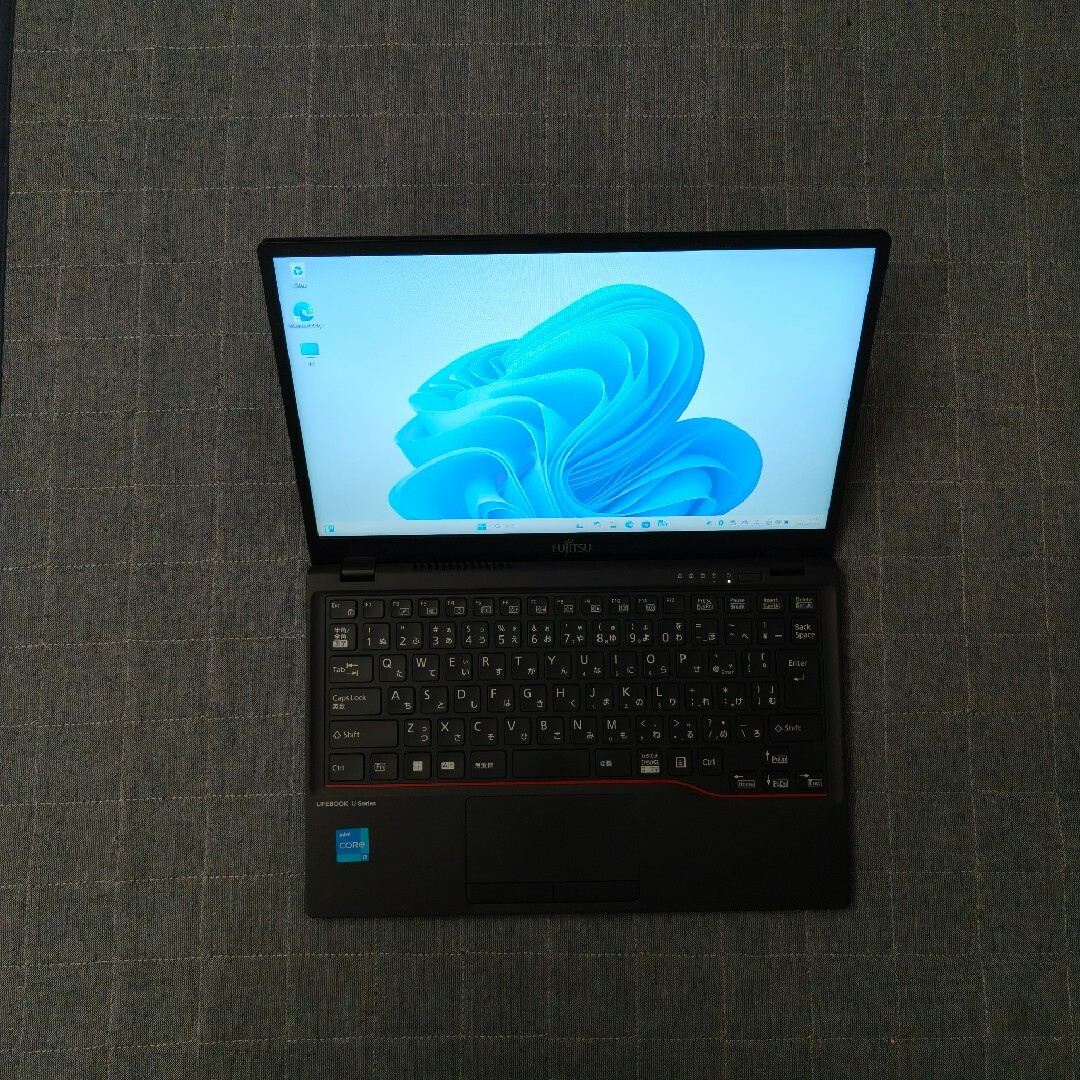 富士通(フジツウ)の日本製 美品 富士通 超軽量薄型 爆速 12世代 i3 8GB 新品512GB スマホ/家電/カメラのPC/タブレット(ノートPC)の商品写真