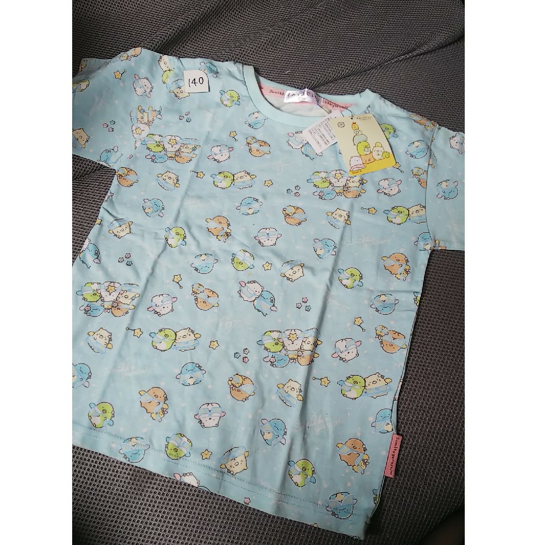 すみっコぐらし(スミッコグラシ)のすみっコぐらし新品未使用タグ付き総柄Tシャツとかげペンギン?ねこしろくまとんかつ キッズ/ベビー/マタニティのキッズ服女の子用(90cm~)(Tシャツ/カットソー)の商品写真