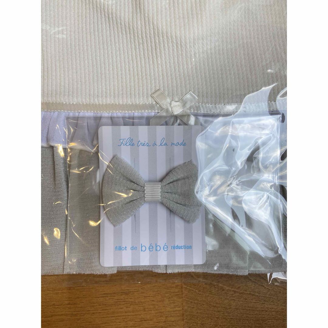 BeBe(ベベ)のbebe べべ 新品未開封 スタイ 女の子 白 BeBe キッズ/ベビー/マタニティのこども用ファッション小物(ベビースタイ/よだれかけ)の商品写真