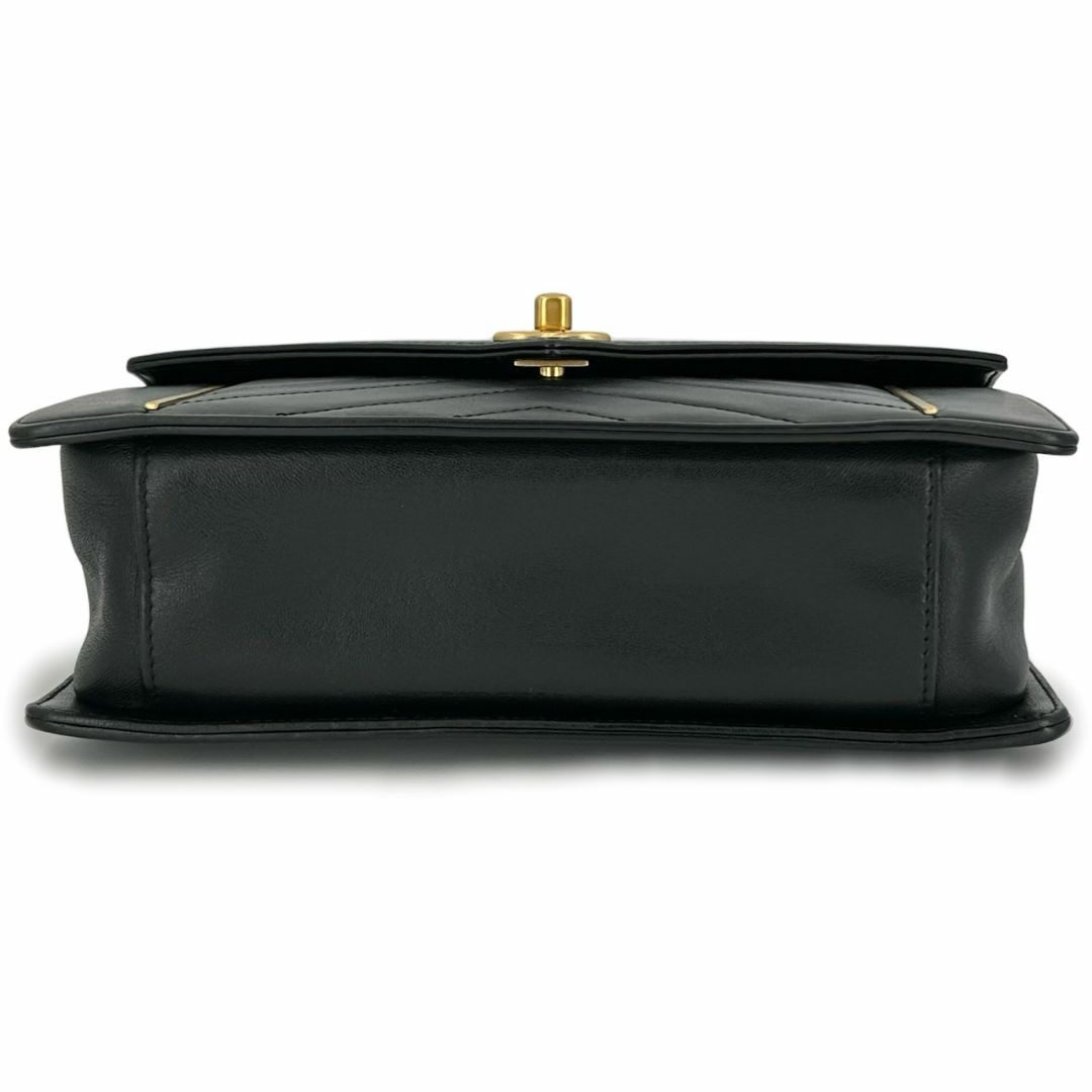 CHANEL(シャネル)のCHANEL シャネル シェブロン Vステッチ 2WAY チェーンショルダーバッグ カーフスキン ブラック ゴールド金具 24番台（2018年頃） レディース 斜め掛け 肩掛け クロスボディー Ginza Class Luxury Shop レディースのバッグ(ショルダーバッグ)の商品写真