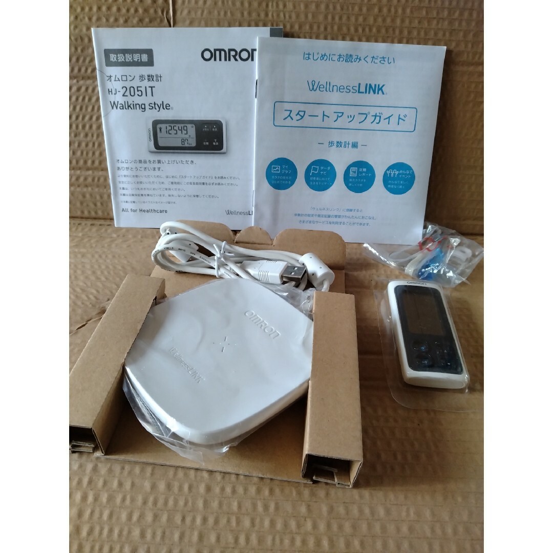 OMRON(オムロン)のオムロン ウェルネスリンク 歩数計 ホワイト HJ-205IT-W(1台) スポーツ/アウトドアのスポーツ/アウトドア その他(その他)の商品写真