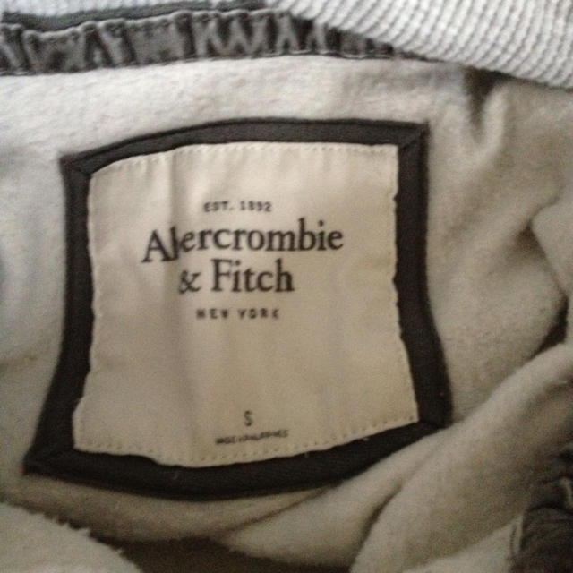 Abercrombie&Fitch(アバクロンビーアンドフィッチ)の送料込☆アバクロ パーカー レディースのトップス(パーカー)の商品写真