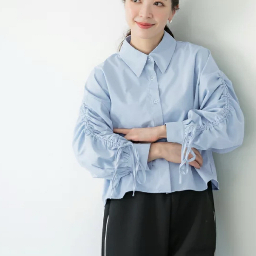 coca(コカ)のコカ 袖シャーリングクロップドブラウス レディースのトップス(シャツ/ブラウス(長袖/七分))の商品写真