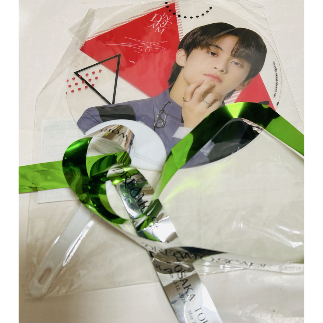 新品未開封 NCT DREAM マーク うちわ 銀テープ エンタメ/ホビーのタレントグッズ(アイドルグッズ)の商品写真