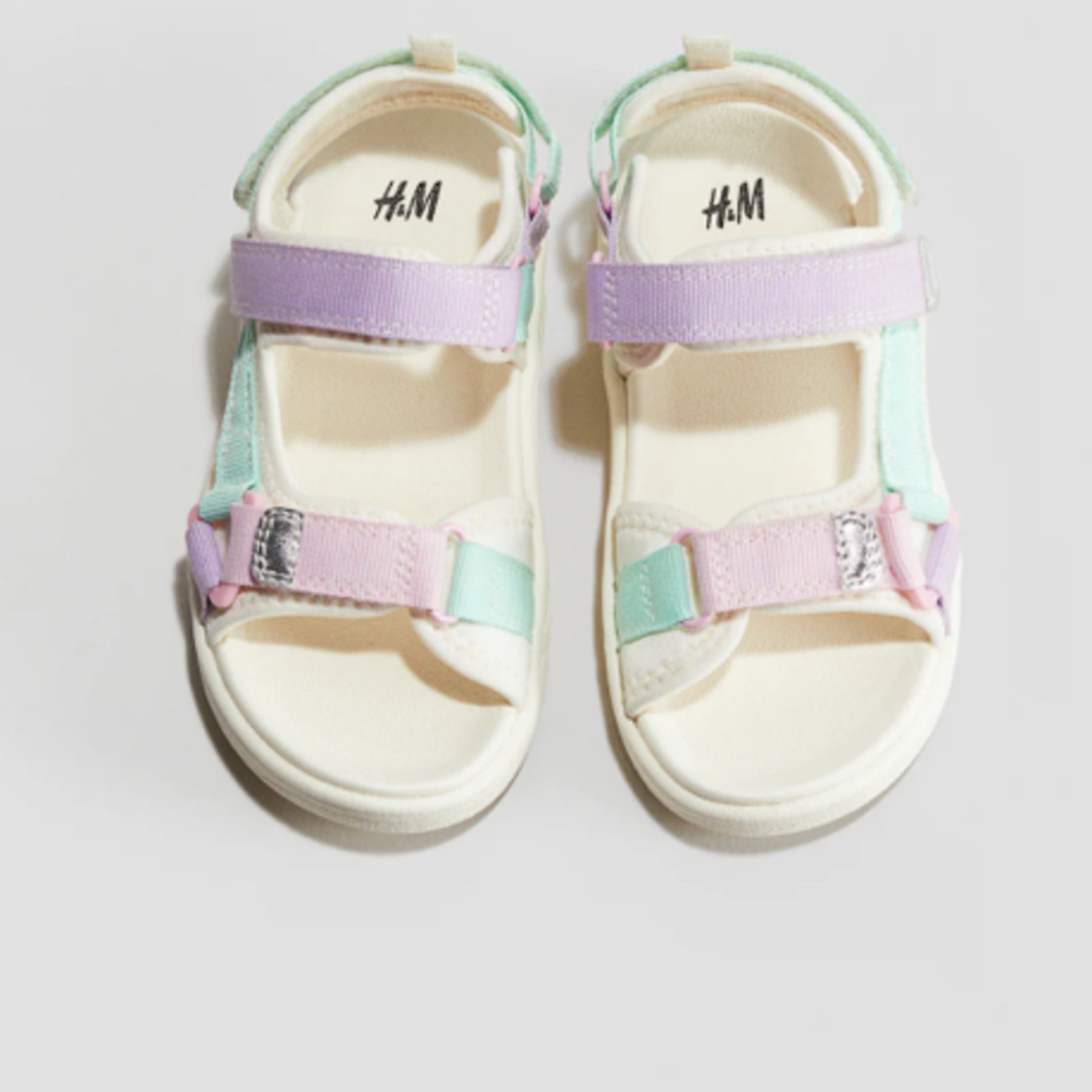 H&M(エイチアンドエム)のH&M カラフルサンダル キッズ/ベビー/マタニティのキッズ靴/シューズ(15cm~)(サンダル)の商品写真