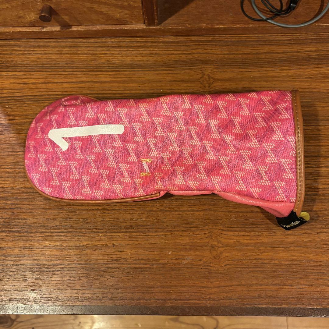 レザレクション ドライバー ヘッドカバー　ピンク