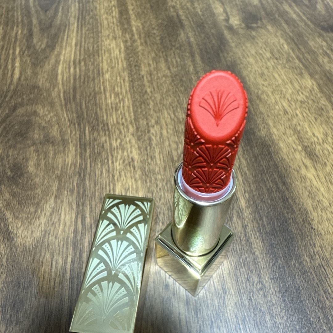 Estee Lauder(エスティローダー)の【新品未使用】エスティーローダー　リミテッド エディション リップスティック 赤 コスメ/美容のベースメイク/化粧品(口紅)の商品写真
