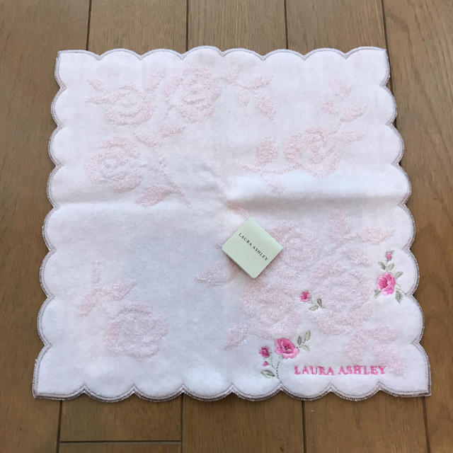 LAURA ASHLEY(ローラアシュレイ)の【新品未使用】LAURA ASHLEY ハンドタオル* レディースのファッション小物(ハンカチ)の商品写真