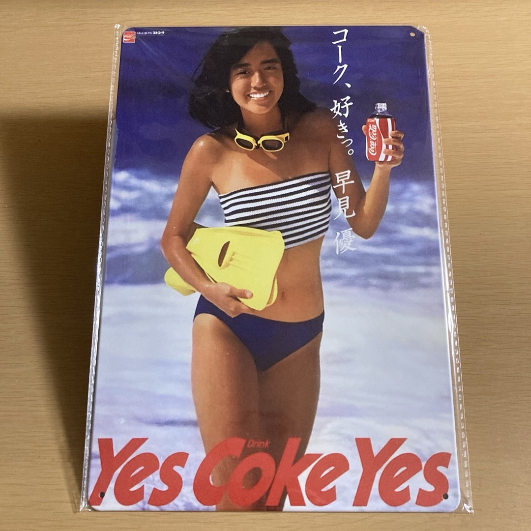 【新品】早見優 ブリキ看板 コカコーラ 昭和 エンタメ/ホビーのタレントグッズ(女性タレント)の商品写真