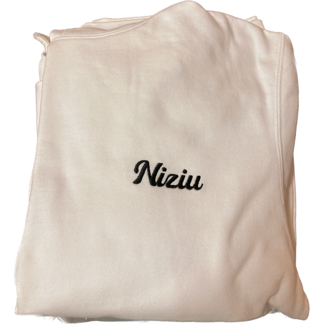 完売品 未使用 NiziU フーディー Lサイズの通販 by わかな's 完売品 未使用 NiziU フーディー Lサイズの通販 by わかな's