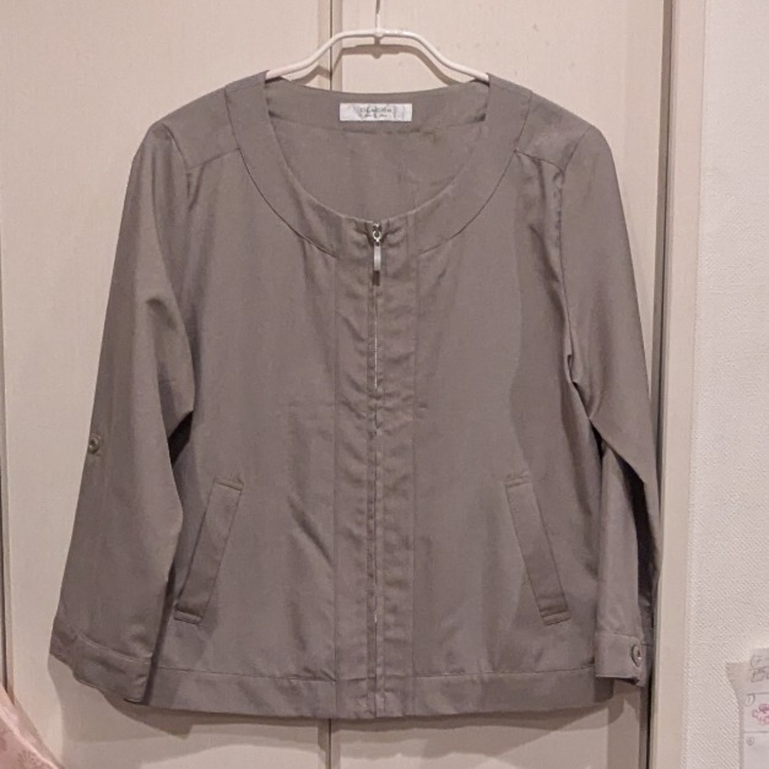 HONEYS(ハニーズ)のタグなし未使用 ハニーズ ノーカラージャケットLサイズ カーキ レディースのジャケット/アウター(ノーカラージャケット)の商品写真