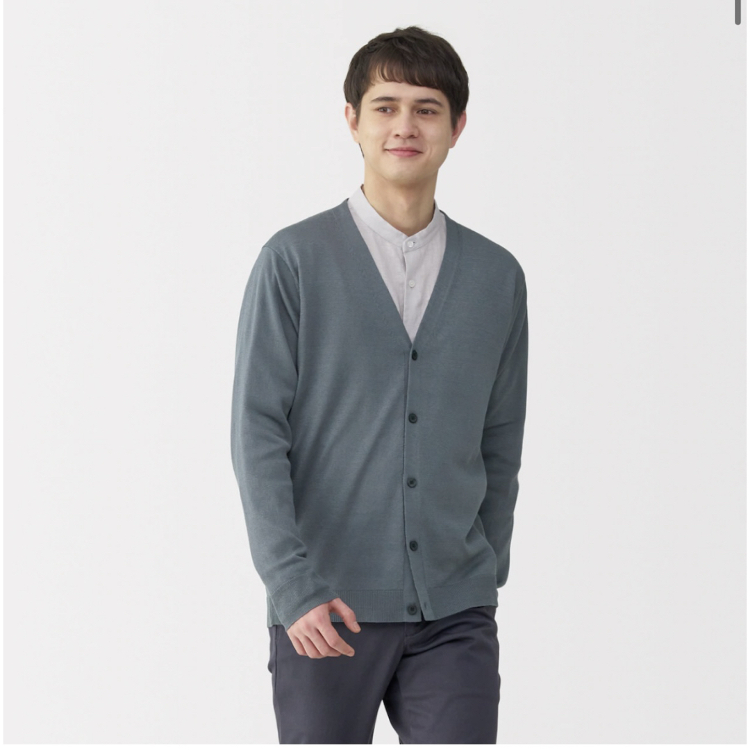 MUJI (無印良品)(ムジルシリョウヒン)の紳士 UVカットヘンプ混Vネックカーディガン 紳士S・ミディアムグレー 無印良品 メンズのトップス(カーディガン)の商品写真