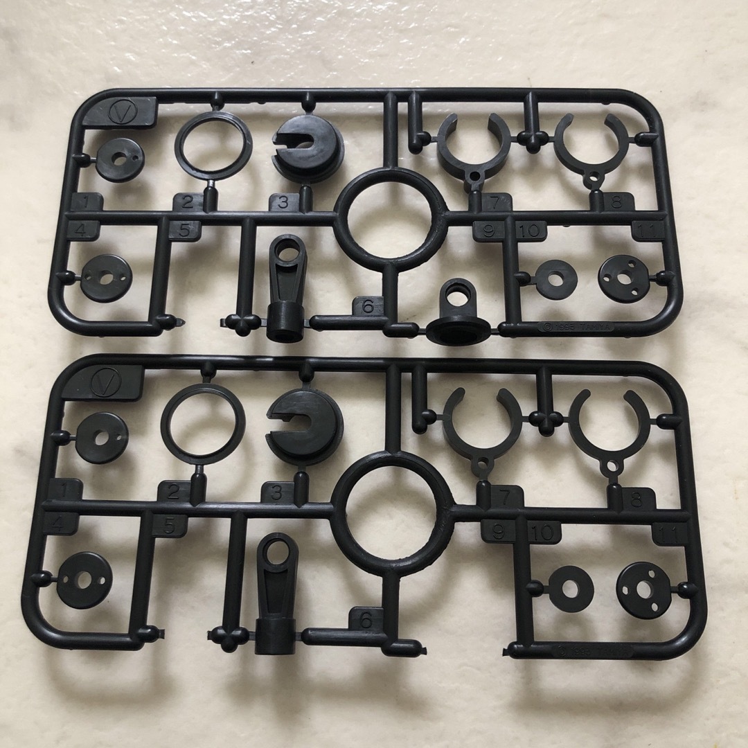 TAMIYA(タミヤ)のタミヤ tt02 ダンパーパーツ 一部パーツ欠品 現状品 エンタメ/ホビーのおもちゃ/ぬいぐるみ(ホビーラジコン)の商品写真