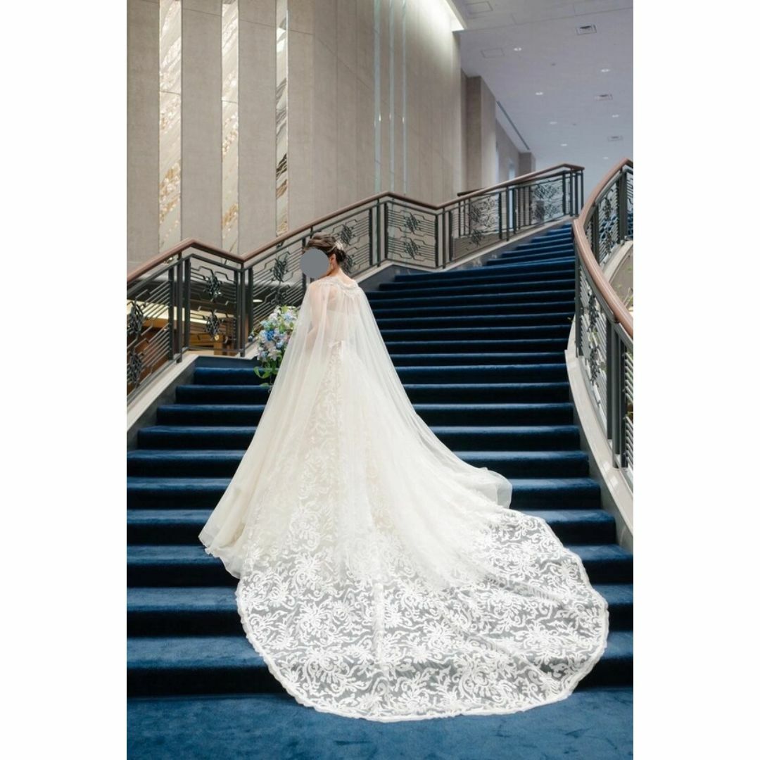 実例写真！ウェディングドレス 華やかなトレーン 取り外し結婚式 花嫁
