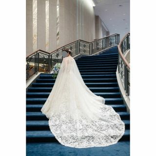 実例写真！ウェディングドレス 華やかなトレーン 取り外し結婚式 花嫁(ウェディングドレス)