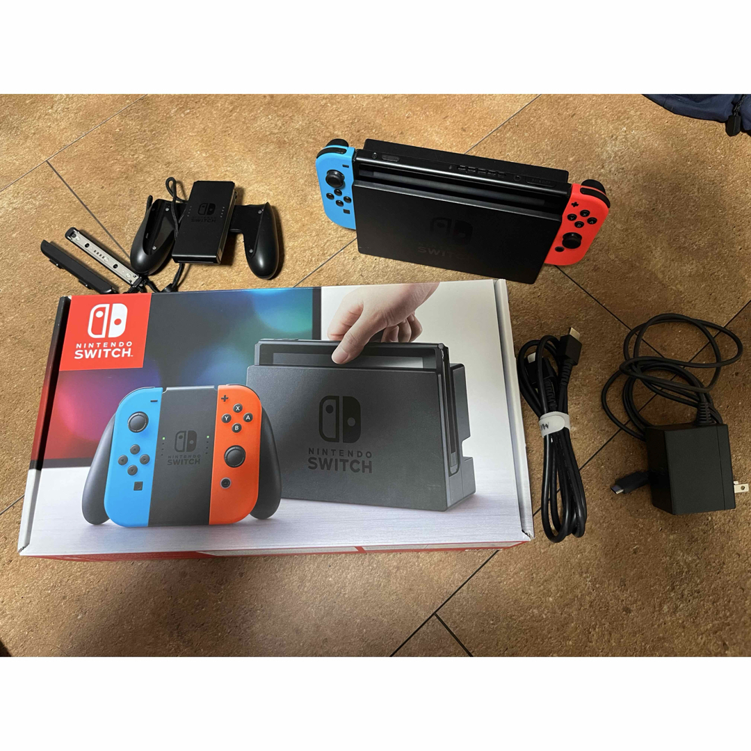 Nintendo Switch(ニンテンドースイッチ)のNintendo Switch Joy-Con (L) ネオンブルー/ (R) エンタメ/ホビーのゲームソフト/ゲーム機本体(家庭用ゲーム機本体)の商品写真
