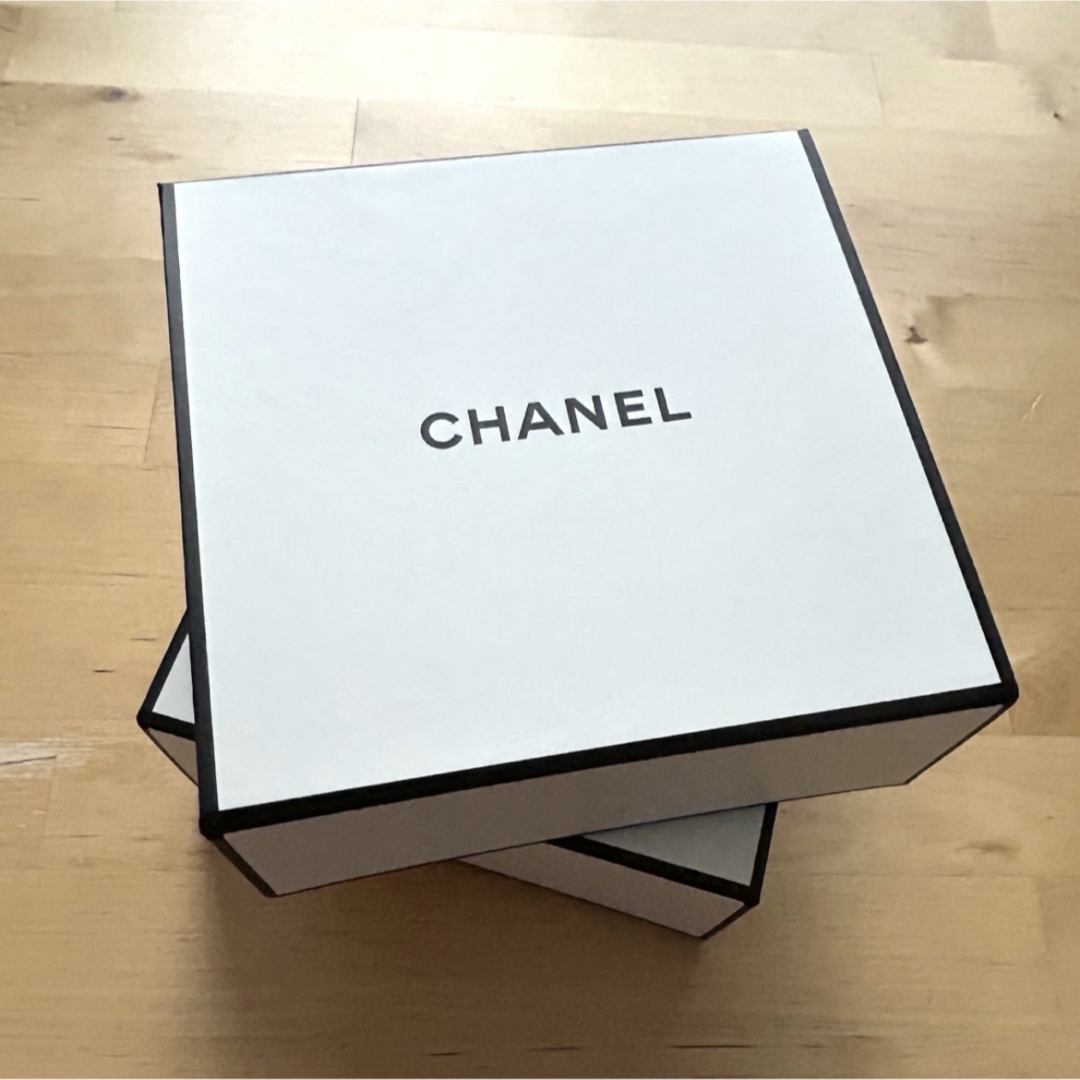CHANEL(シャネル)のCHANEL ギフトボックス レディースのバッグ(ショップ袋)の商品写真
