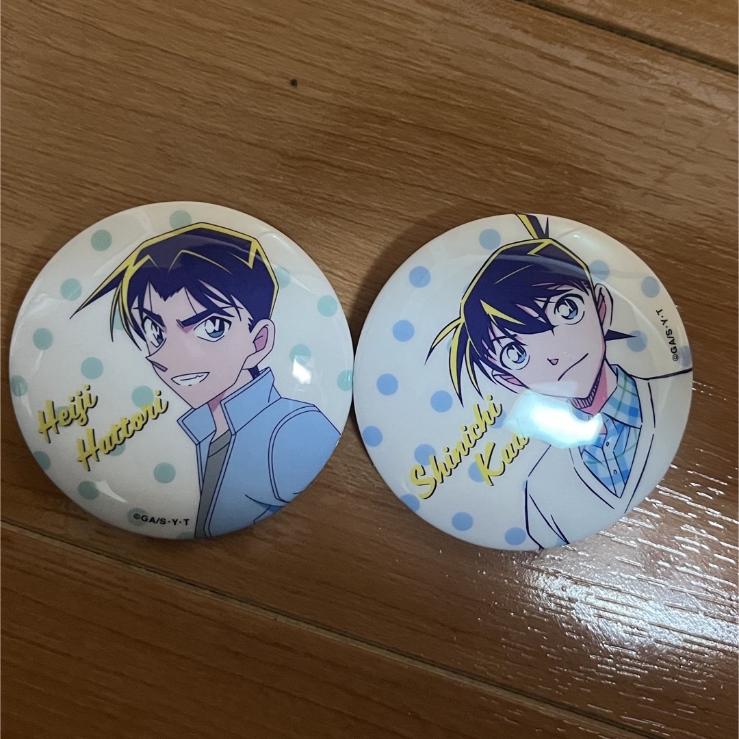名探偵コナン キャラクター缶バッジ2種セット 工藤新一 服部平次 エンタメ/ホビーのアニメグッズ(バッジ/ピンバッジ)の商品写真