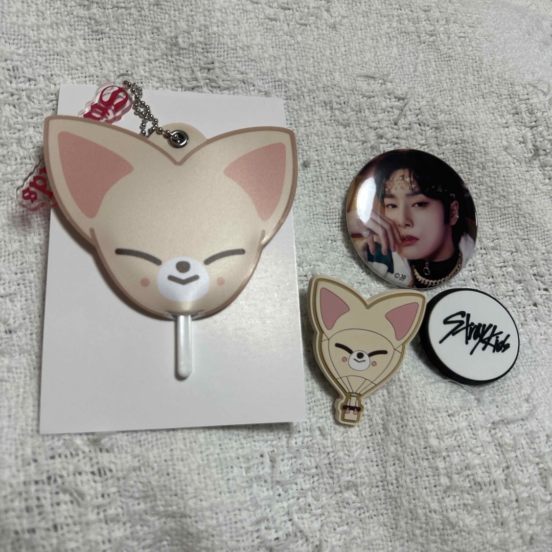 Stray Kids(ストレイキッズ)のstraykids I.N アイエン skzoo ミニうちわ 缶バッジ クリップ エンタメ/ホビーのタレントグッズ(アイドルグッズ)の商品写真