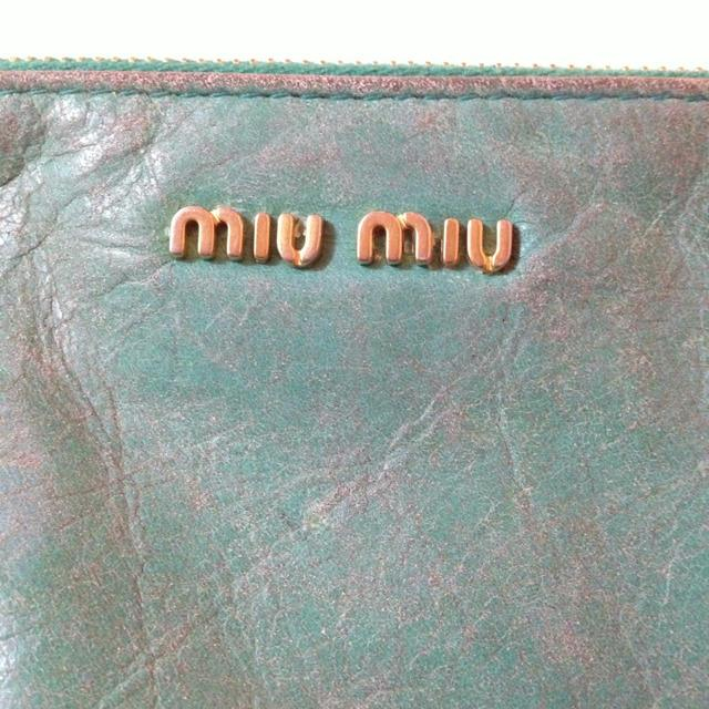 miumiu(ミュウミュウ)のmiumiu グリーンポーチ ▲ レディースのファッション小物(ポーチ)の商品写真