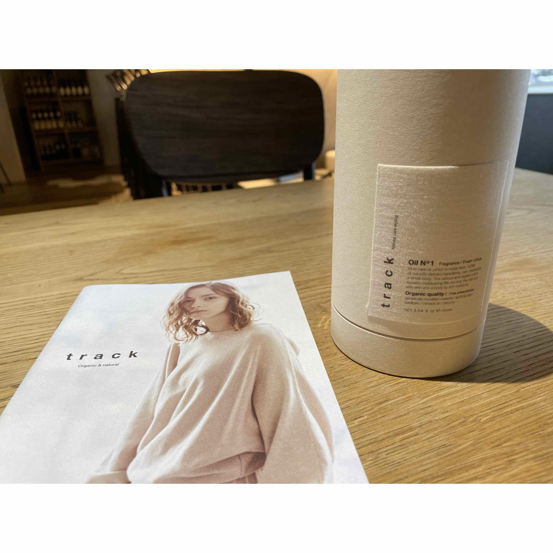 新品 外箱付き TRACKOIL trackoil トラックオイル No1 1本 コスメ/美容のヘアケア/スタイリング(オイル/美容液)の商品写真