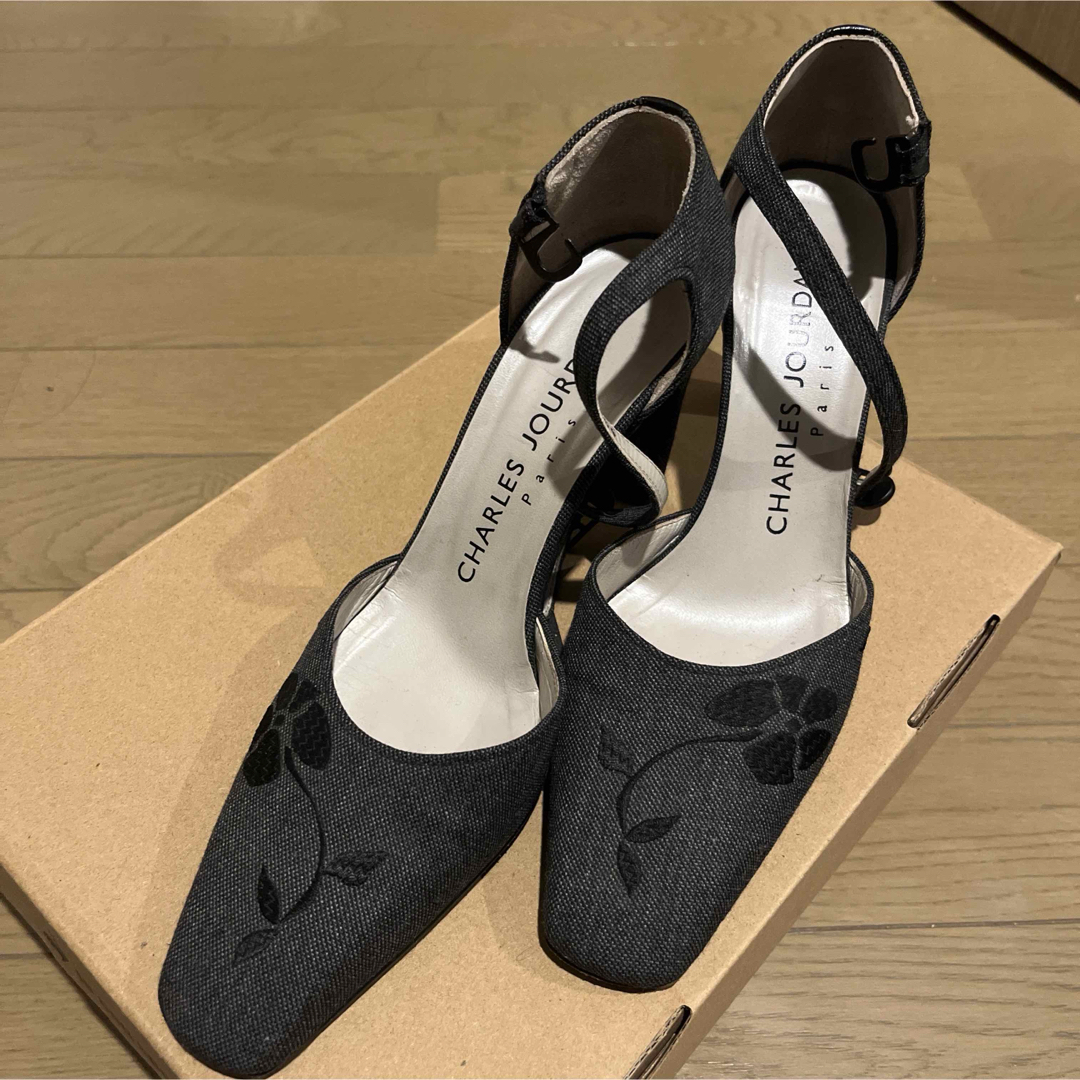 CHARLES JOURDAN(シャルルジョルダン)のシャルルジョルダン 黒パンプス レディースの靴/シューズ(ハイヒール/パンプス)の商品写真