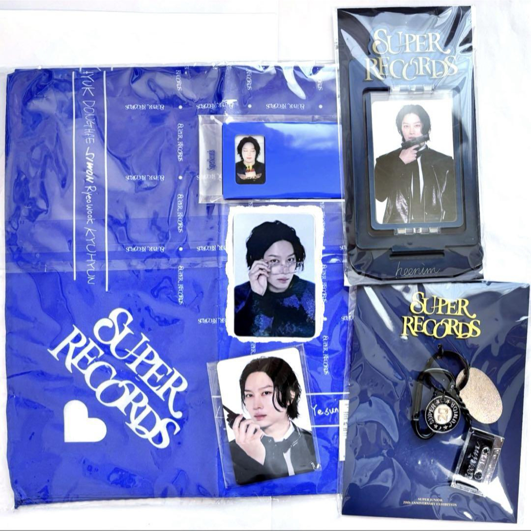 SUPER JUNIOR(スーパージュニア)の【新品未開封】SUPER JUNIOR 20周年展示会 ヒチョル セット エンタメ/ホビーのタレントグッズ(アイドルグッズ)の商品写真