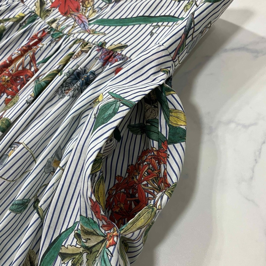 ZARA(ザラ)の美品 ZARA 花柄 ストライプ ポケット シャーリング ひざ丈 スカート XS レディースのスカート(ひざ丈スカート)の商品写真