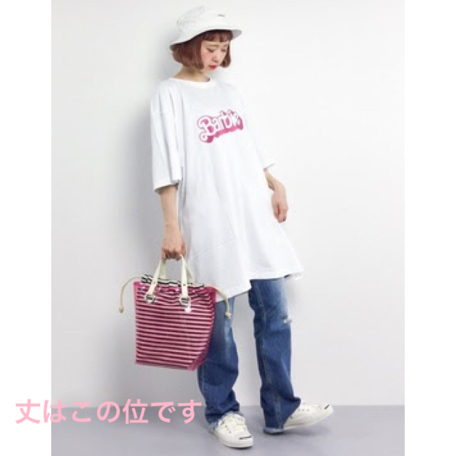 Barbie(バービー)のバービー  barbie Ｔシャツ ロンT ワンピース カットソー ロング丈 レディースのトップス(Tシャツ(半袖/袖なし))の商品写真