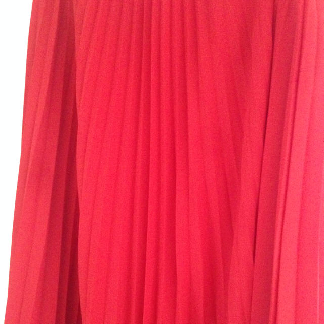 DRESSLAVE(ドレスレイブ)のレッド膝丈プリーツスカート レディースのスカート(ひざ丈スカート)の商品写真