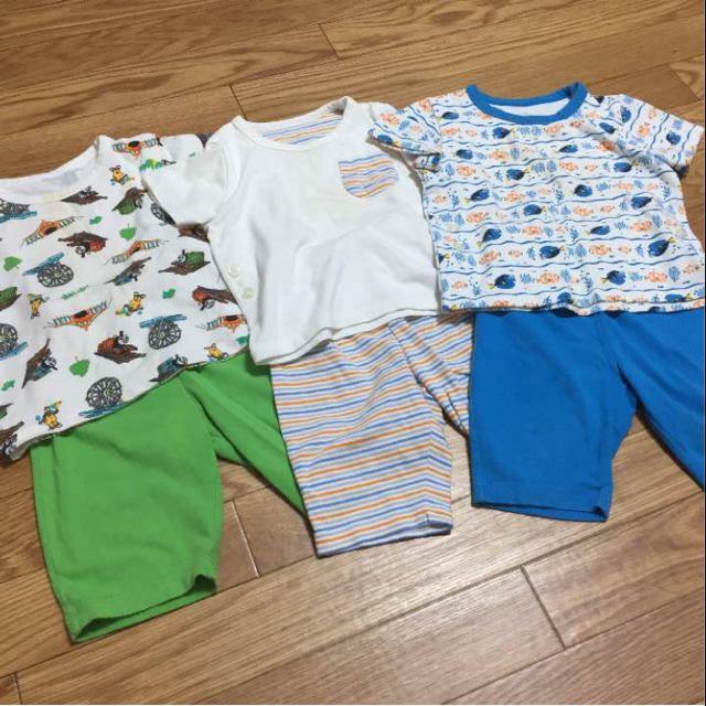 UNIQLO(ユニクロ)のUNIQLO パジャマセット キッズ/ベビー/マタニティのキッズ服男の子用(90cm~)(パジャマ)の商品写真