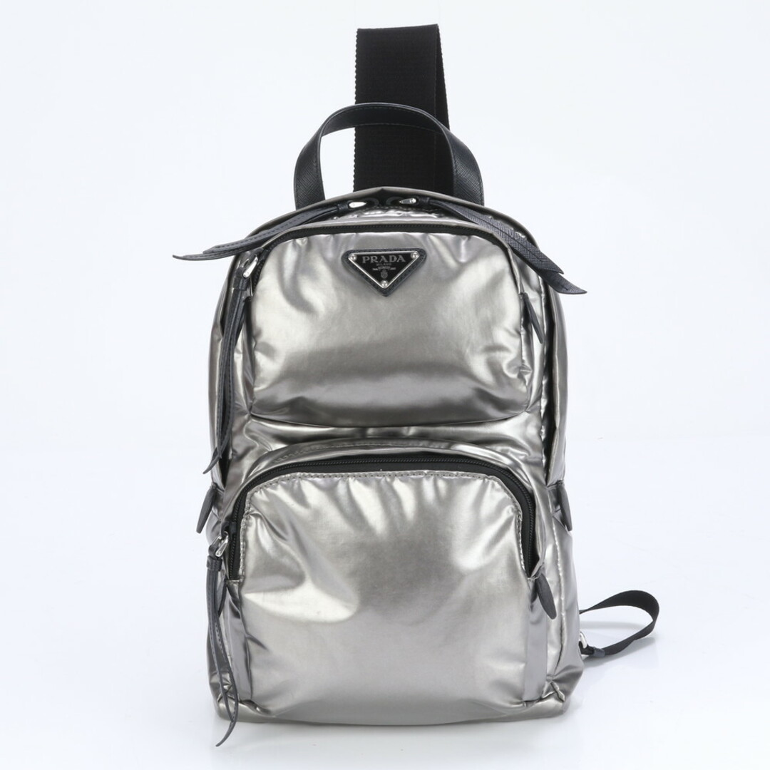 PRADA(プラダ)の新品同様 プラダ トライアングルロゴ レザー ナイロン シルバー 2WAY ボディバッグ 斜め掛け ボディ ショルダー メンズ RRM BY12-6 メンズのバッグ(ボディーバッグ)の商品写真