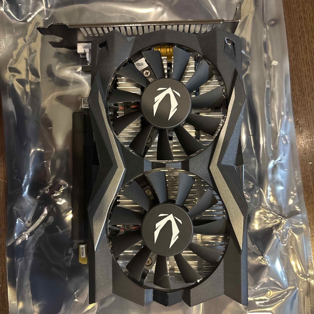 ZOTAC RTX1650 4GB GDDR6 D-/DP/HDMI スマホ/家電/カメラのPC/タブレット(PCパーツ)の商品写真