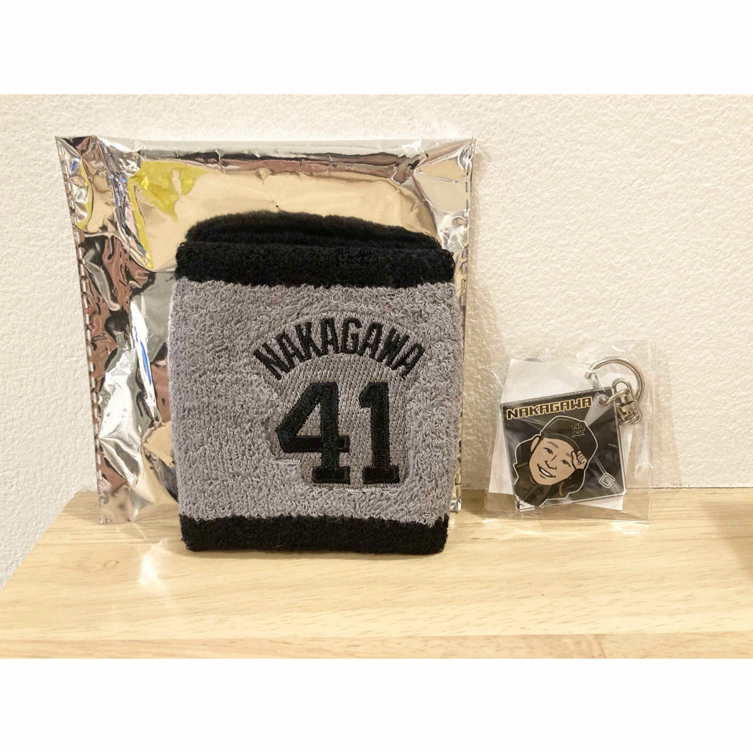 巨人 ジャイアンツ ガチャガチャ 中川皓太 リストバンド アクリルキーホルダー エンタメ/ホビーのタレントグッズ(スポーツ選手)の商品写真