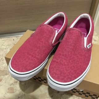 ヴァンズ(VANS)の珍しい色柄！！ピンクのヒョウ柄スリッポン！(スニーカー)