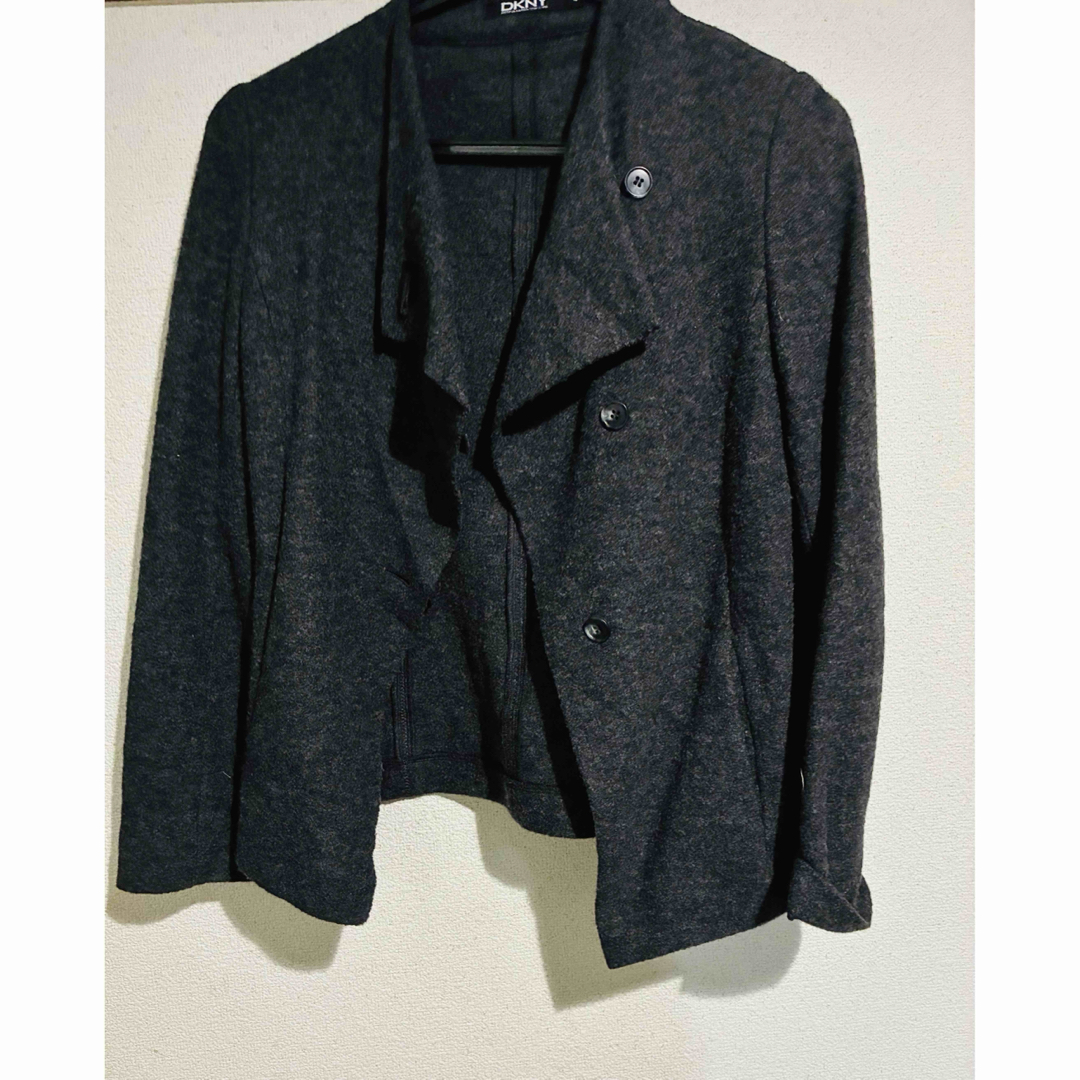DKNY(ダナキャランニューヨーク)のDKNY ジャケット レディースのジャケット/アウター(テーラードジャケット)の商品写真