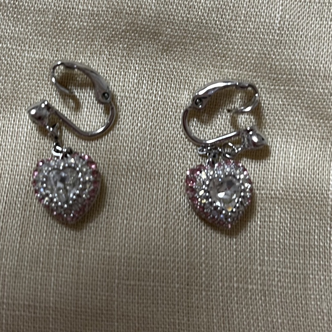 SWAROVSKI(スワロフスキー)の【スワロフスキー】ハート型イヤリング　ピンク色￼￼ 美品です レディースのアクセサリー(イヤリング)の商品写真