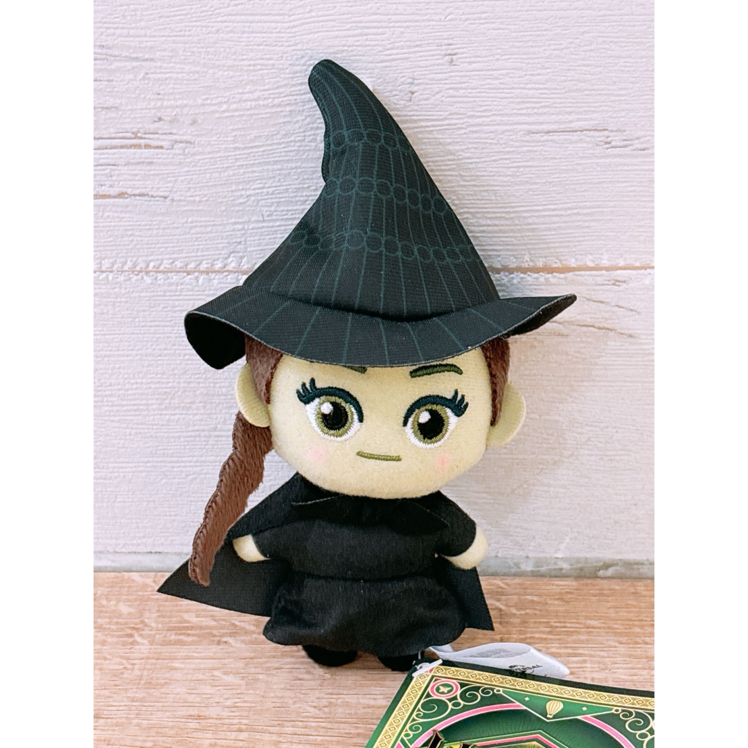 wicked ウィキッド ふたりの魔女 マスコット ぬいぐるみ エルファバ エンタメ/ホビーのおもちゃ/ぬいぐるみ(ぬいぐるみ)の商品写真