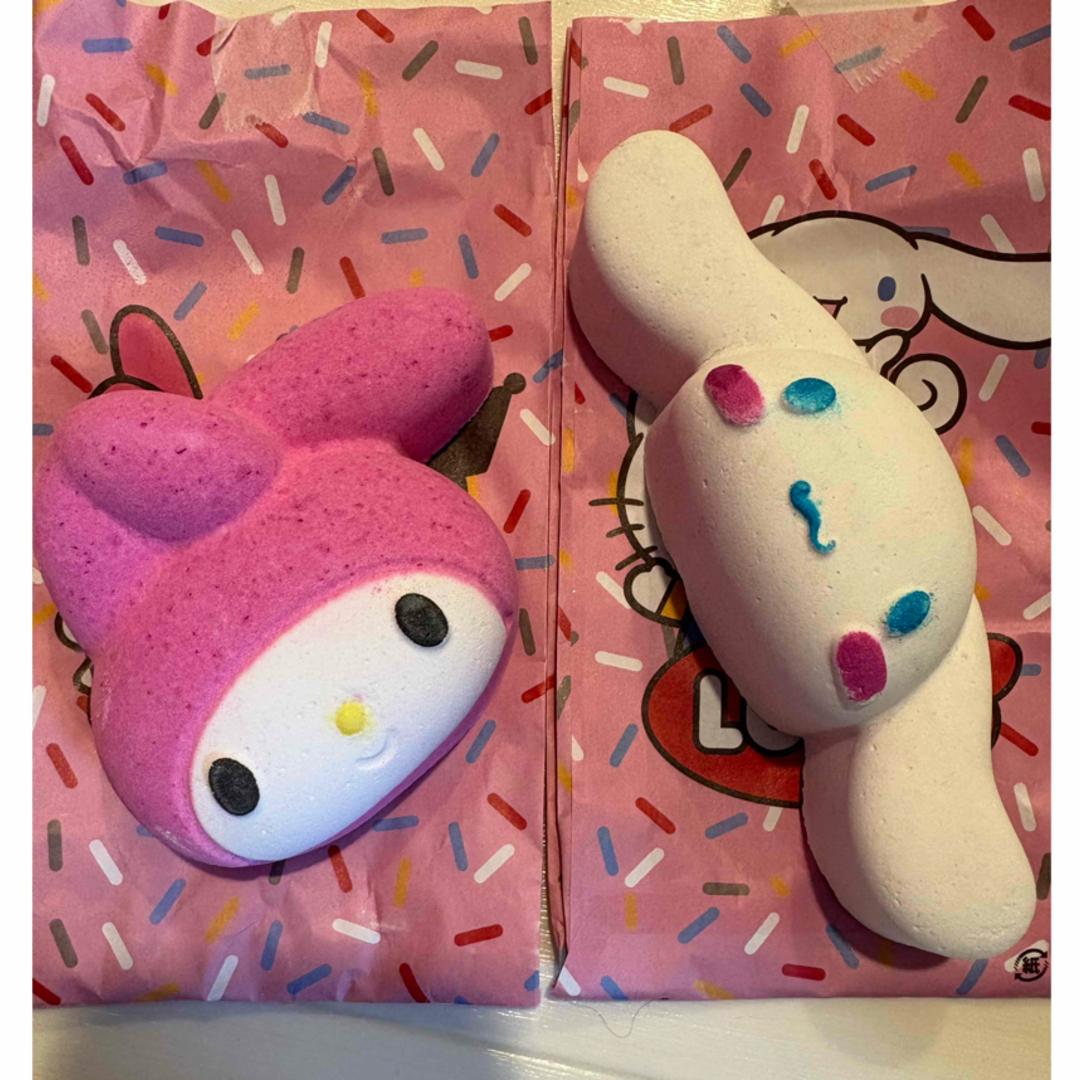LUSH(ラッシュ)のLUSH バスボム 入浴剤 サンリオ 2点セット コスメ/美容のボディケア(入浴剤/バスソルト)の商品写真