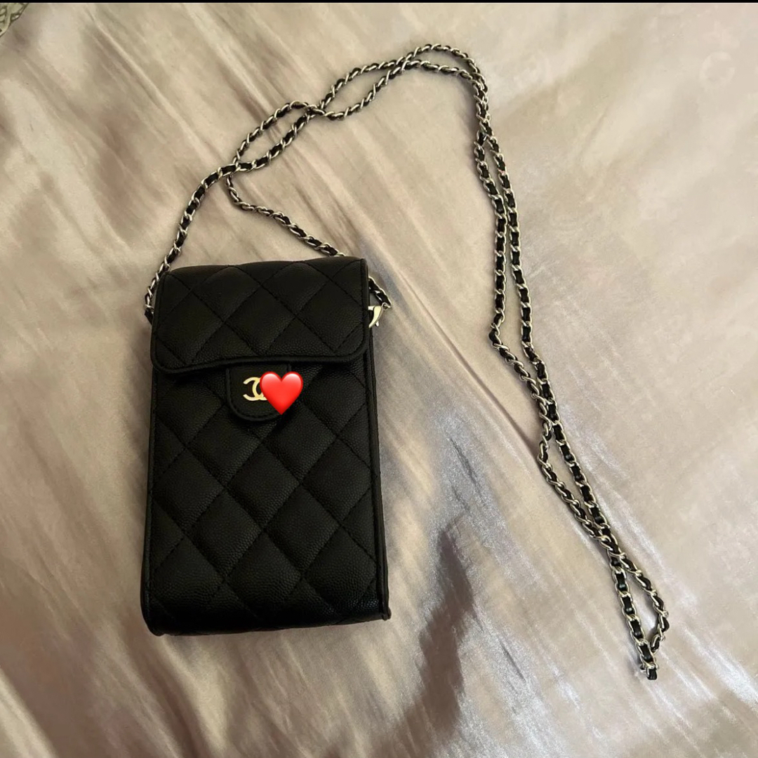 CHANEL(シャネル)のスマホショルダー レディースのバッグ(ショルダーバッグ)の商品写真