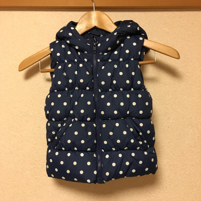 GAP Kids(ギャップキッズ)のGAP ダウンベスト 110 キッズ/ベビー/マタニティのキッズ服女の子用(90cm~)(ジャケット/上着)の商品写真