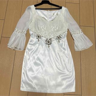 白サテン袖ありドレスワンピース