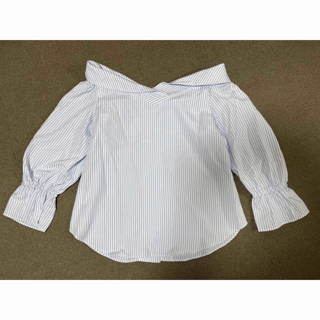 【新品未使用★美品】MIA シャツ オフショルダー レディースのトップス(シャツ/ブラウス(長袖/七分))の商品写真