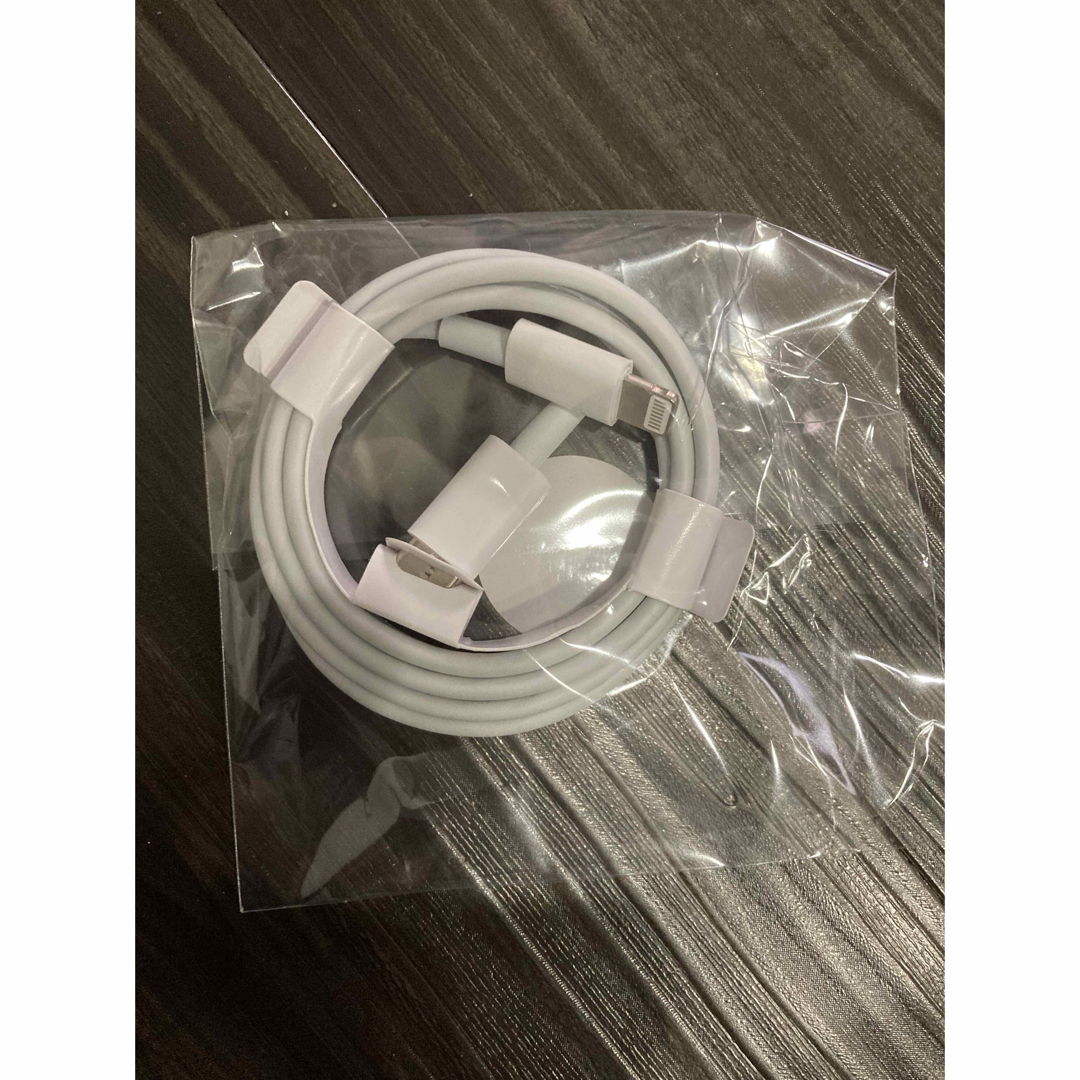 Apple(アップル)のiPhone充電器 スマホ/家電/カメラのスマートフォン/携帯電話(バッテリー/充電器)の商品写真