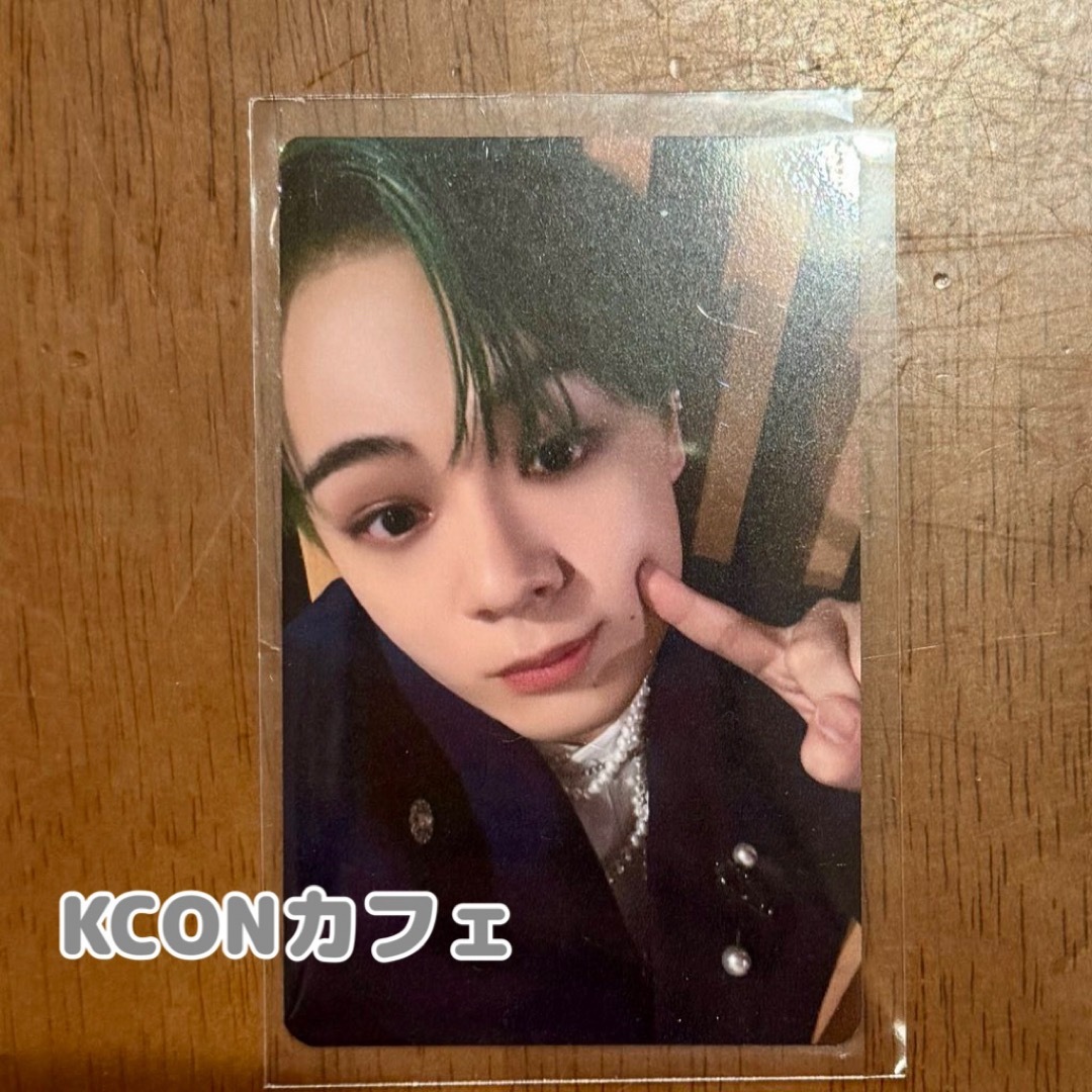 JO1(ジェイオーワン)のJO1 鶴房汐恩 KCONカフェ トレカ エンタメ/ホビーのタレントグッズ(アイドルグッズ)の商品写真