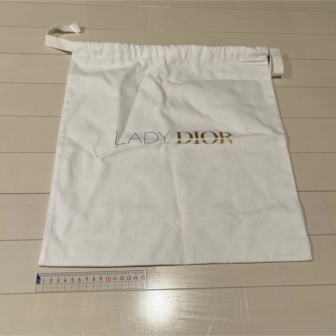 Christian Dior(クリスチャンディオール)のLADY DIOR ホワイトバッグ 約43cm x 38cm レディースのバッグ(ショップ袋)の商品写真