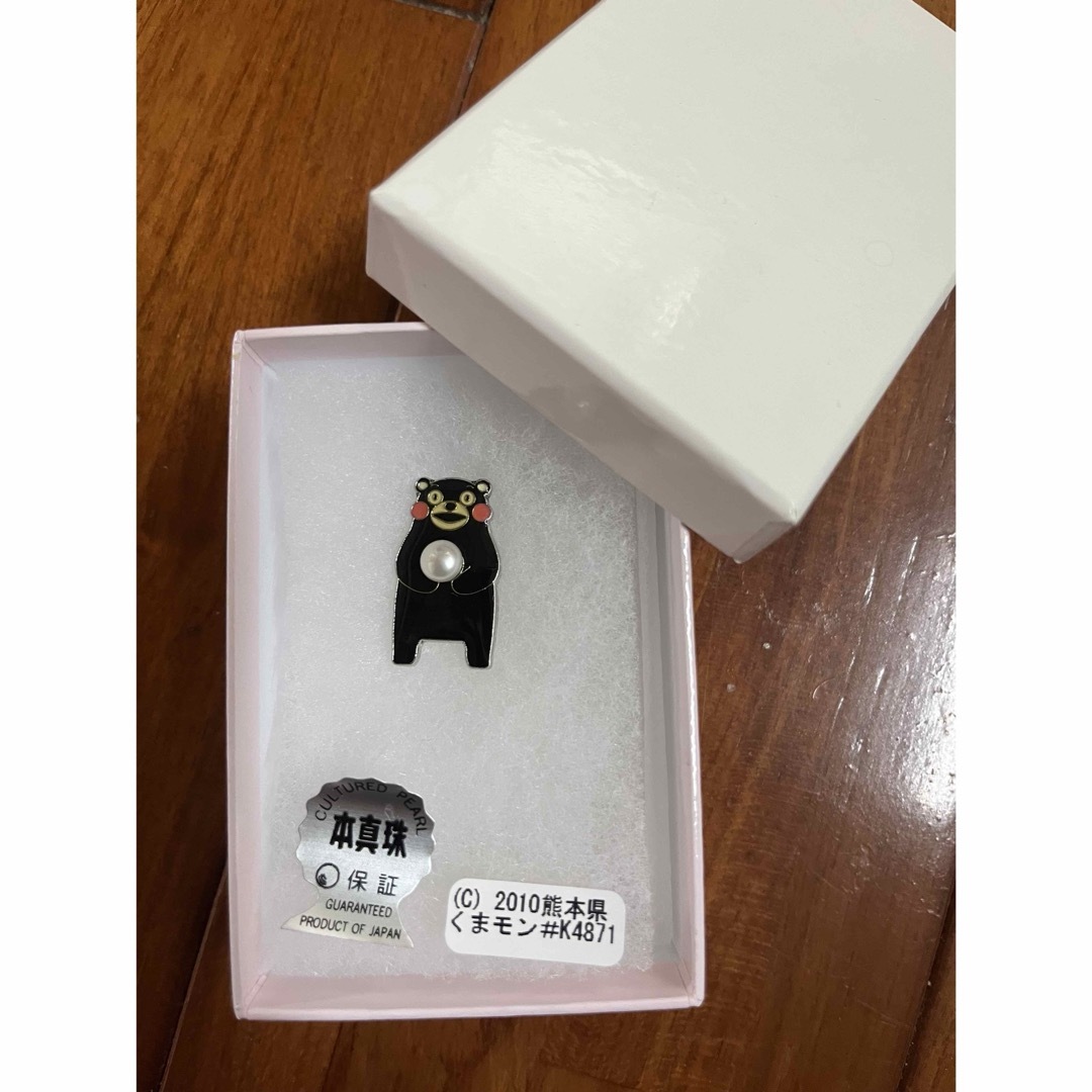 本真珠くまモンバッチ エンタメ/ホビーのおもちゃ/ぬいぐるみ(キャラクターグッズ)の商品写真