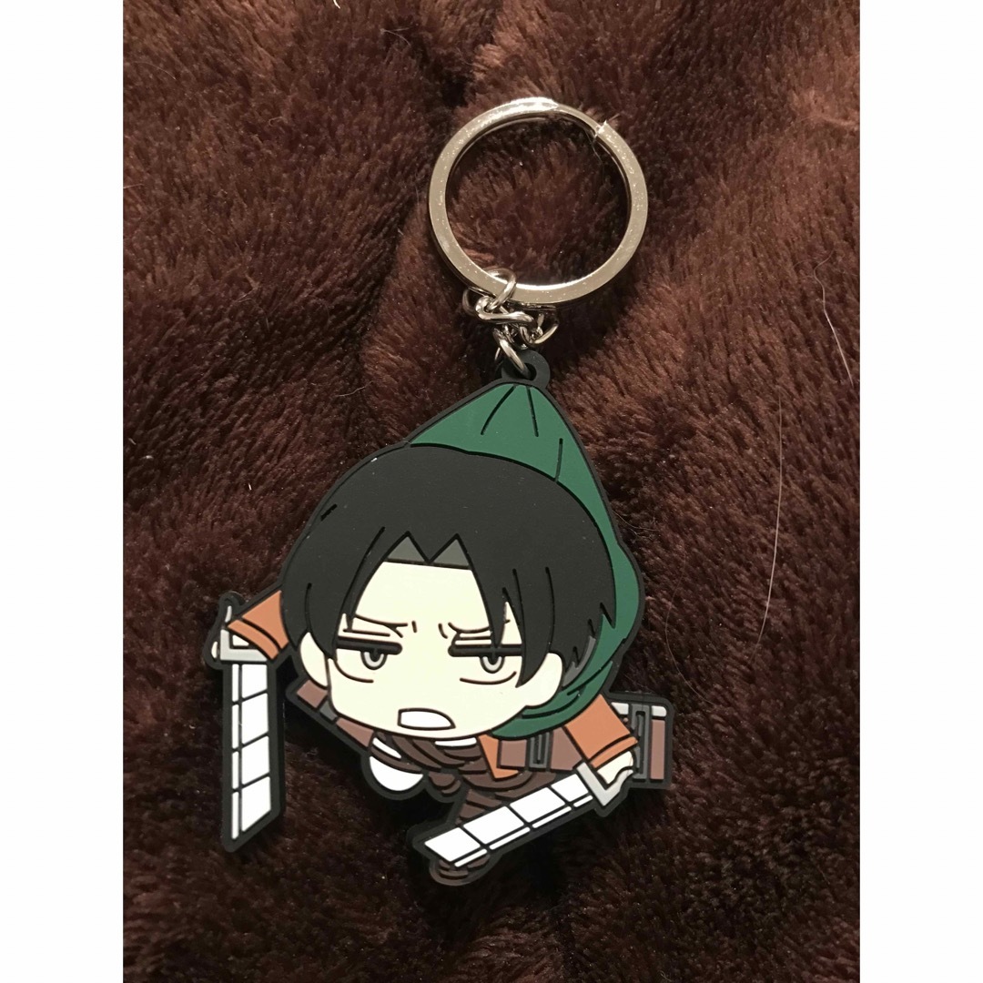 進撃の巨人 つままれ キーホルダー リヴァイ エンタメ/ホビーのアニメグッズ(キーホルダー)の商品写真